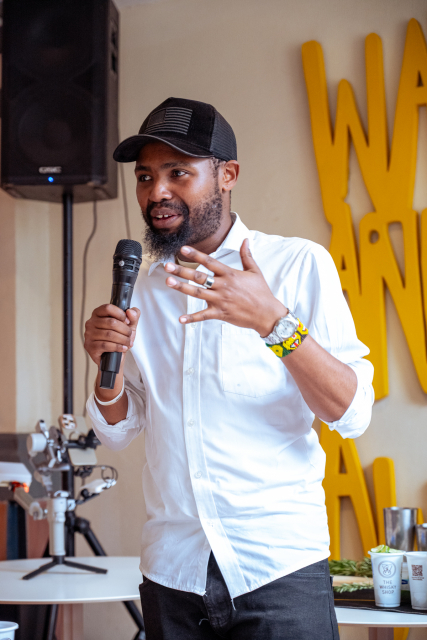 Speaker gestures while holding a microphone during a presentation